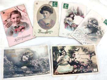 Datant du début du siécle dernier, voic un lot de 6 anciennes cartes postales de photos d'enfants pour souhaiter un Heureux Anniversaire, une Bonne Année et une Bonne Fête dont une spéciale pour la Ste Jeanne.