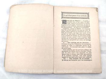Sur 9 x 13 x 0.4 cm, voici un petit livret sur la Préparation et Action de Grace pour la Sainte Communion dans l'Esprit de Saint Ignace, édition de 1909. Plus que centenaire !!!