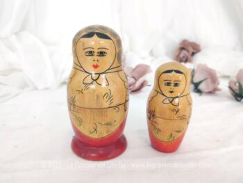 Voici un jeu de 2 poupées matriochkas Made in USSR dont les autres n'ont pas su passer le temps.