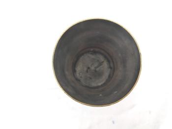 Voici une ancienne timbale de baptême en métal argenté, un peu usé par le temps, mais avec poinçon avec la gravure du prénom Michel sur le devant.