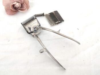Top vintage, voici une ancienne tondeuse à main de coiffeurs modèle 