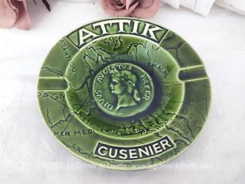 Voici un beau cendrier vintage et publicitaire "Attik Cusenier" en  faïence verte estampillé Longchamp de 15 cm de diamètre et 2 cm de haut.