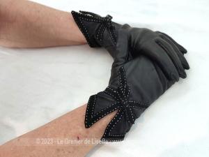 Paire de gants vintage cuir agneau noir poignet original en pointe