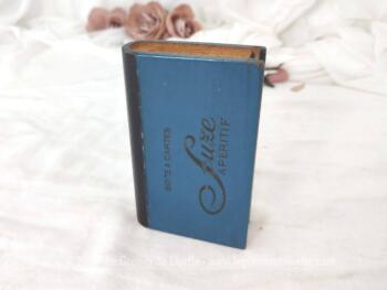Ancienne superbe boite à cartes à jouer vide en forme de livre cadeau publicitaire de Suze Apéritif.  Vraiment original et totalement vintage!