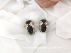 Boucles d’oreilles vintages incrustaions noires et strass