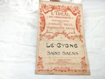 Voici une ancienne partition "Le Cygne de St-Saens" extrait du Carnaval des Animaux, morceaux choisis pour violon seul ou mandoline seule . Editeurs A. Durand et Fils.