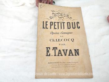 Datant du tout de la fin du XIX°,  voici un ancien livret correspondant à un Opéra Comique de Ch. Lecocq par E. Tavan portant le titre de "Fantaisie sur le Petit Duc". Edité par Margueritat Père, Fils et Gendre. 