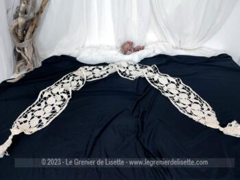 Ancien long chemin de table mailles filet pompons – Image 7