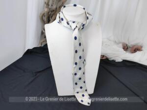 Cravate vintage soie blanc cassé pois marine Daniel Hechter