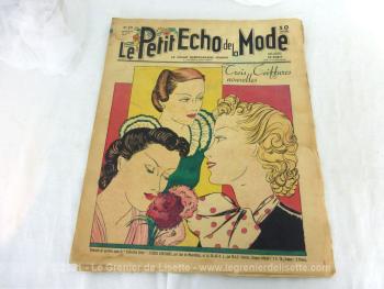 Ancienne revue Le Petit Echo de la Mode du 15 aout 1937 en grand format, véritable trésor vintage de 85 ans avec des modèles de coiffures, robes, de tailleurs, de broderies et un patron de liseuse au tricot... Tout le mystère de l'élégance pour de l'été 1937.