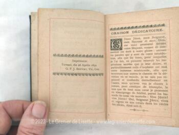 Voici un ancien petit livre religieux 