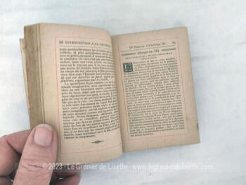 Voici un ancien petit livre religieux "Introduction à la Vie Dévote" par St François de Salles, de la taille d'un missel, daté de 1892 avec la tranche dorée et un message écrit à la plume sur la page de garde.