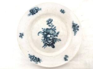 Trois petites assiettes Villeroy et Boch Mettlach fleurs bleues XIX