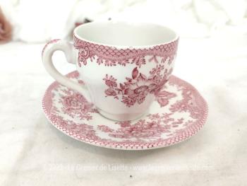 Voici une belle tasse et sa soucoupe assortie en porcelaine anglaise rose de la marque Enoch Wedgwood Tunstall Ltd, avec le modèle 