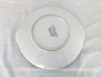 Voici une large assiette avec deux 