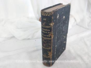 Ancien livre religieux "Les Apprêts du Beau Jour de le Vie" par Abbé Fliche  daté de 1858 sur la préparation des enfants à la 1ere Communion.