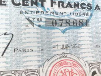 Ancienne action de Cent Francs au Porteur de la Société pour l'Extension et l'Embellissement de la Ville de Biarritz avec ses coupons sur le coté.