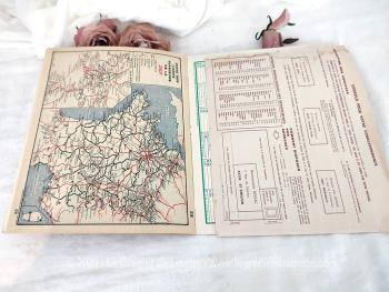 Ancien almanach des P.T.T. de 1979  avec la photo de paysages sous la neige de chaque coté. Il y a 5 feuillets à l'intérieur avec un plan du département de l'Isere et des grandes villes le concernant.