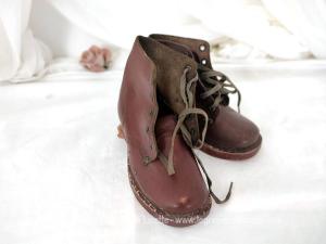 Anciennes chaussures godillots enfants semelle bois