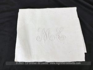 Ancien torchon ou grande serviette monogrammes ME