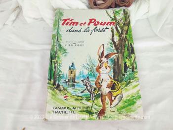 En bon état, voici un ancien livre pour enfants "Tim et Poum" daté de 1965, copyright de 1961, imaginé et illustré par Pierre Probst avec de superbes dessins. Idéal pour se replonger dans les souvenirs de notre enfance..