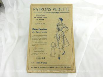 Voici un patron de la marque "Patrons Vedette" n°507, datant des années 50avec un modèle pour de Robe-Chemisier de ligne jeune". Taille 44 de l'époque, à remettre à votre taille. Trop vintage .