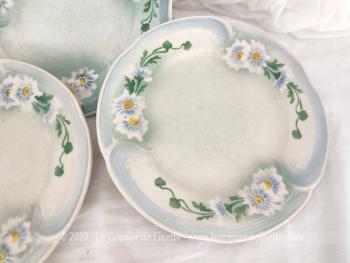 Lot de 3 assiettes plates K.G. Luneville modèle NANCY, dont 2 de diamètre 23.5 cm et une de 25 cm pouvant servir de plat, avec des reliefs sur le contour et des dessins superbes. En cadeau le compotier assorti avec un petit éclat sur le bord.