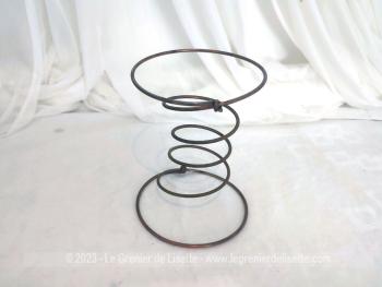 Ancien ressort à matelas en cuivre avec sa patine d'origine prêt pour faire un objet de décoration, de support à chapeau , bougeoir ou autres idées de créations.
