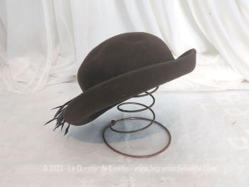 Ancien ressort à matelas en cuivre avec sa patine d'origine prêt pour faire un objet de décoration, de support à chapeau , bougeoir ou autres idées de créations.