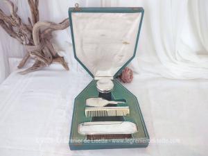 Ancien coffret nécessaire de toilette métal argenté