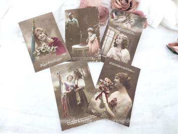 Ni datées ni manuscrites ni oblitérées et datant de la période de la guerre 14-18, voici un lot de 5 anciennes cartes postales représentant des femmes patriotes porteuses de message d'encouragement.