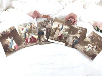 Ni datées ni manuscrites ni oblitérées et datant de la période de la guerre 14-18, voici un lot de 6 anciennes cartes postales représentant des femmes patriotes porteuses de message d'encouragement.