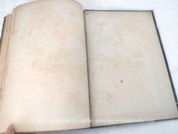 Duo grands livres de partitions d'opéras de 1892 avec "Werther", drame lyrique d'après Goethe musique de J. Massenet sur 230 pages et "L'Africaine" de G. Meyerbeer sur 192 pages.