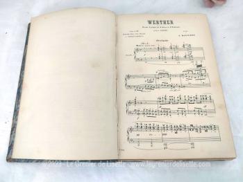 Duo grands livres de partitions d'opéras de 1892 avec "Werther", drame lyrique d'après Goethe musique de J. Massenet sur 230 pages et "L'Africaine" de G. Meyerbeer sur 192 pages.