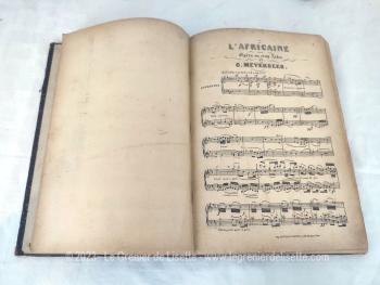 Duo grands livres de partitions d'opéras de 1892 avec "Werther", drame lyrique d'après Goethe musique de J. Massenet sur 230 pages et "L'Africaine" de G. Meyerbeer sur 192 pages.