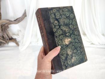 Voici un livre ancien écrit par de E. Renan  et édité en  1888  au titre de 