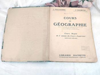 Ancien livre de Géographie, pour Cours Moyen et 1ere Année du Cours Supérieur Certificat d'Etudes, programmes officiels de 1923.  A découvrir avec plaisir....