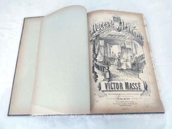 Voici un grand livre broché contenant la partition de la fin du XIX° de l'Opéra Les Noces de Jeannette de V. Massée, sur 125 pages un peu piquées par le temps passé.
