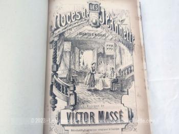 Voici un grand livre broché contenant la partition de la fin du XIX° de l'Opéra Les Noces de Jeannette de V. Massée, sur 125 pages un peu piquées par le temps passé.