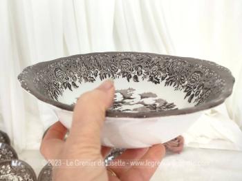 Voici un service dessert avec un petit saladier et 10 assiettes porcelaine en porcelaine anglaise estampillés 