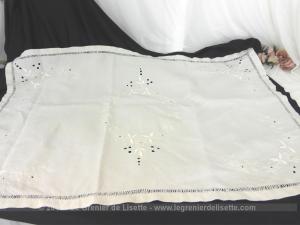 Sur-nappe coton lin jours et broderies