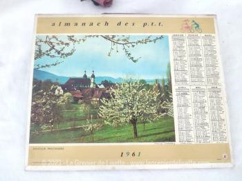 Voici un ancien almanach des PTT pour l' année 1961  avec sur les 2 couvertures des paysages et ses 12 feuillets complémentaires.