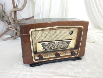Cet ancien poste TSF 