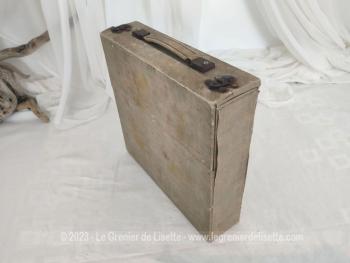 Datant des années 60 et Made in England, voici un coffret valisette de chez 