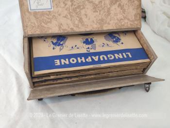 Datant des années 60 et Made in England, voici un coffret valisette de chez 