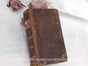 Ancien livre “Instruction sur l’Histoire de France” daté de 1828