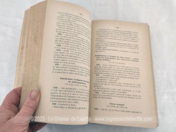 Voici un imposant livre répertoire de la Science des Justice de Paix au titre de 