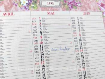 Voici un almanach des PTT pour l' année 1992 et ses 8 feuillets .