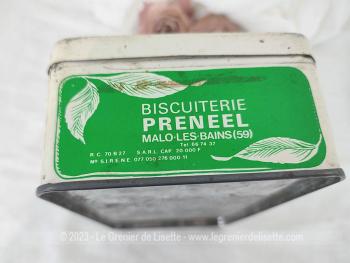 Voici une ancienne boite en métal  sérigraphiée de 21.5 x 11.5 x 7 cm pour les biscuits Pains d'Amandes de Malo les Bains  (59) - Preneel - Garantis au Beurre Naturel !