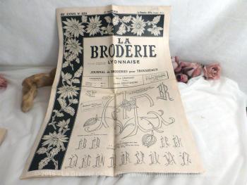 Voici un lot de 3 revues "La Broderie Lyonnaise", le journal des "Broderies pour Trousseaux", avec un exemplaire de septembre 1955, janvier 1958 et mars 1963.